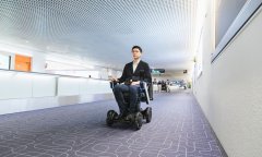 鄭州空運(yùn)公司-美國(guó)機(jī)場(chǎng)測(cè)試全自動(dòng)電動(dòng)輪椅